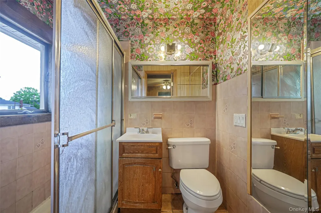627 Carlls Path Deer Park NY 11729