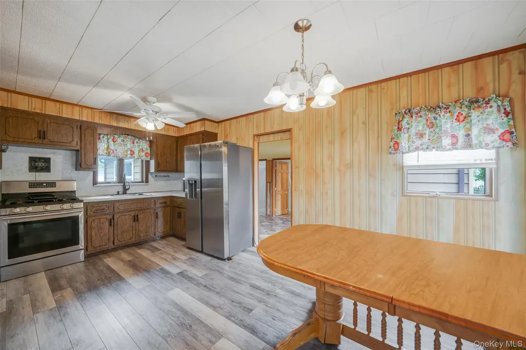 627 Carlls Path Deer Park NY 11729