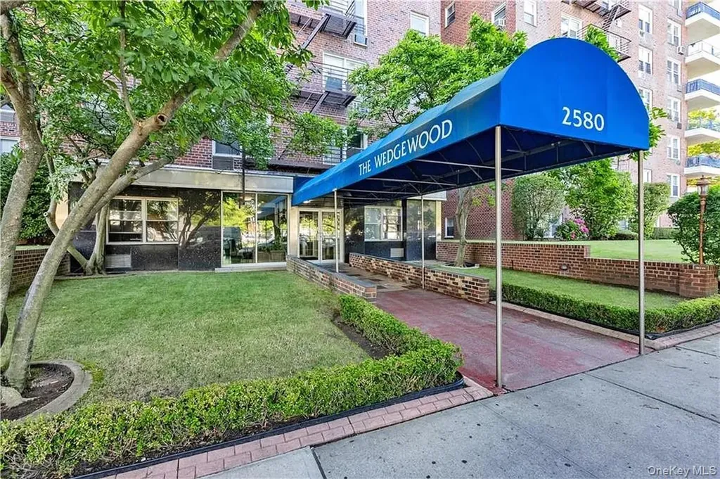 2580 Ocean Parkway Brooklyn NY 11235