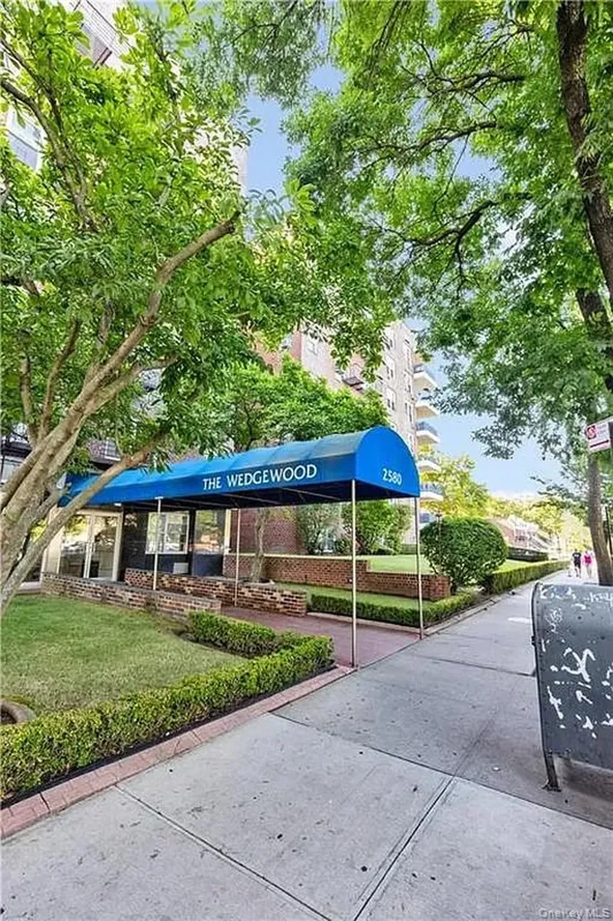 2580 Ocean Parkway Brooklyn NY 11235