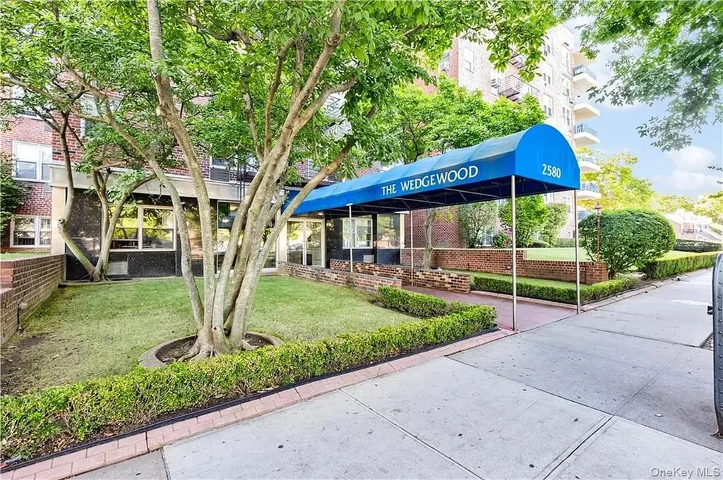 2580 Ocean Parkway Brooklyn NY 11235