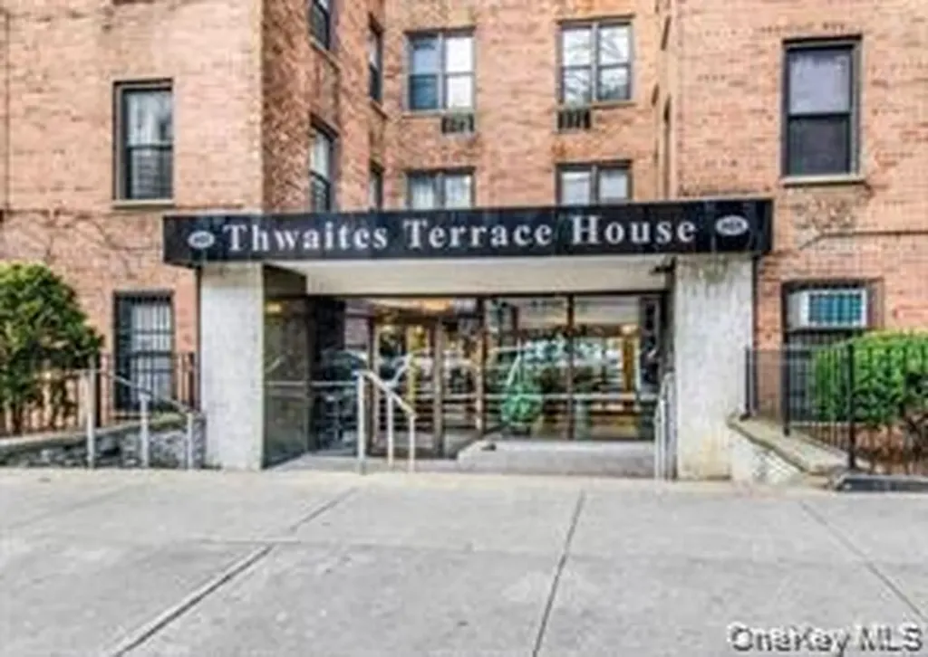 665 Thwaites Place Bronx NY 10467
