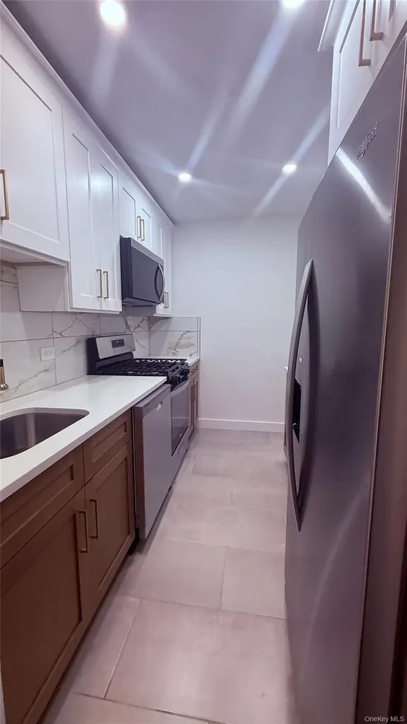 665 Thwaites Place Bronx NY 10467