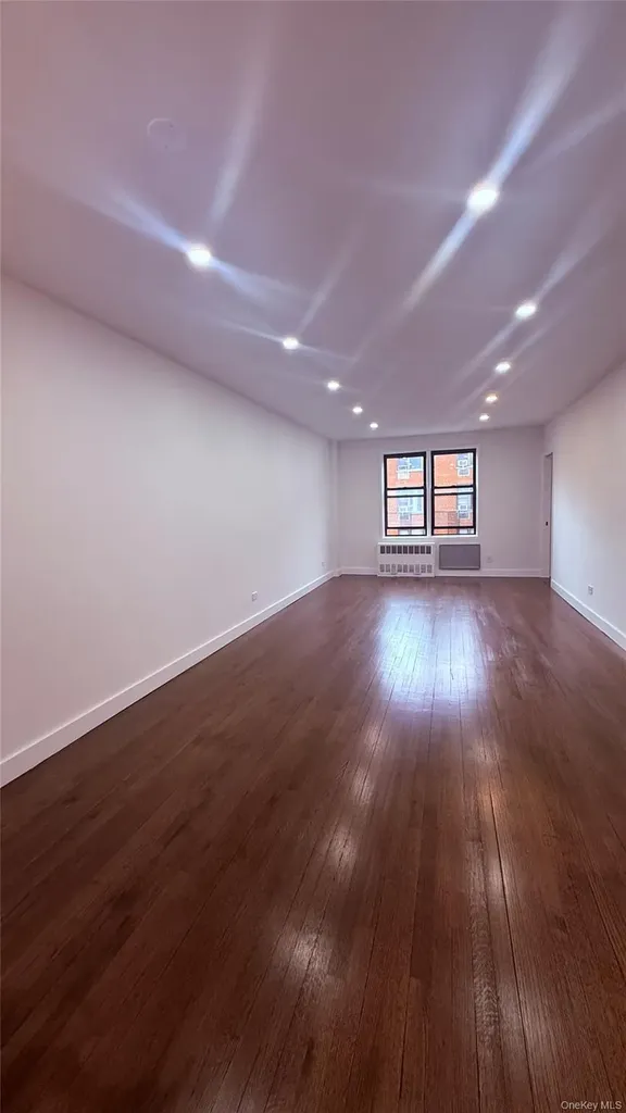 665 Thwaites Place Bronx NY 10467