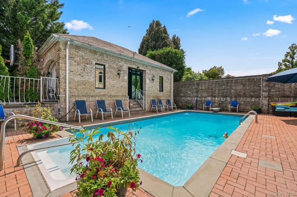 6 Summit Place Whitestone NY 11357