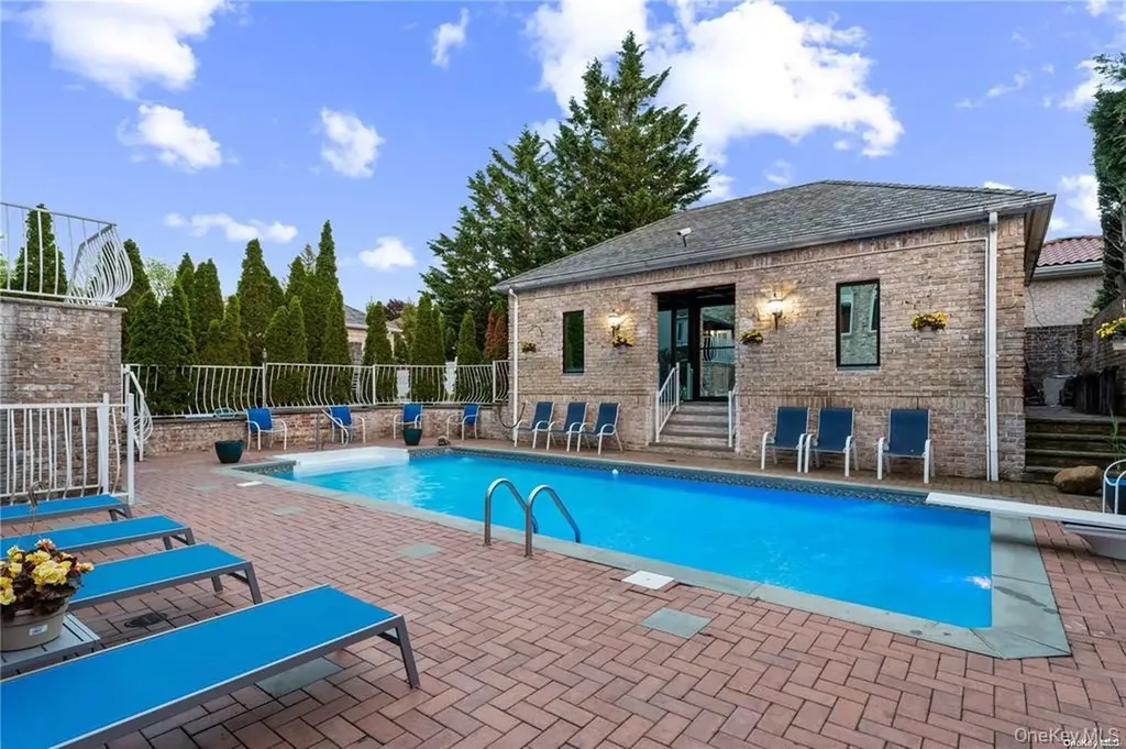 6 Summit Place Whitestone NY 11357