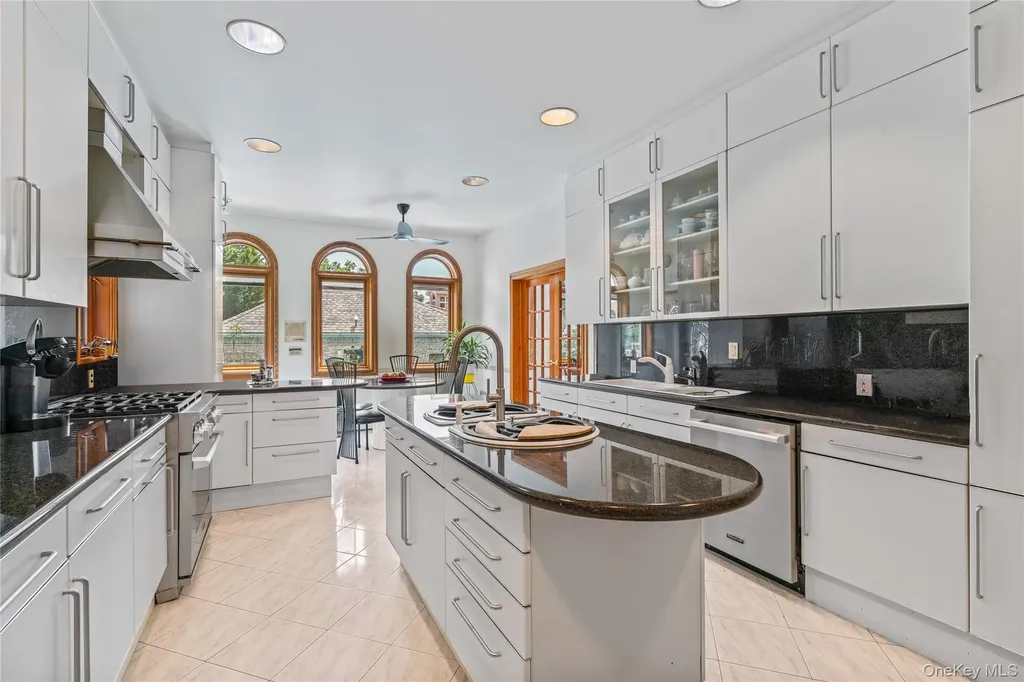 6 Summit Place Whitestone NY 11357