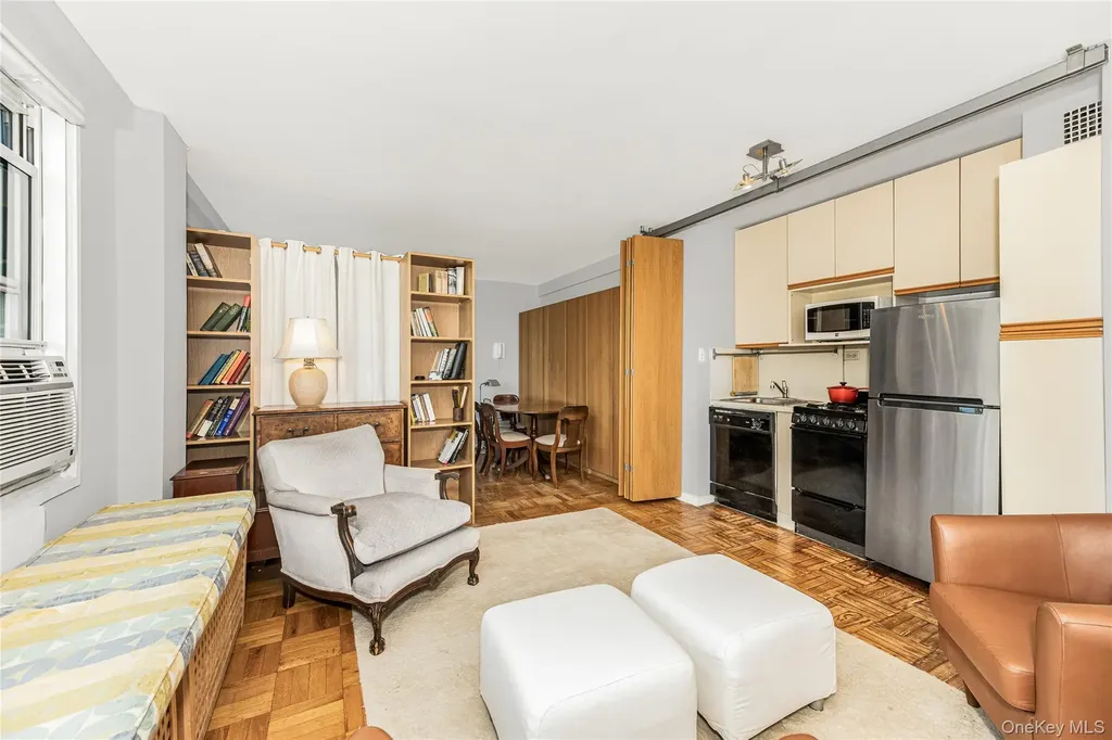 3935 Blackstone Avenue Bronx NY 10471