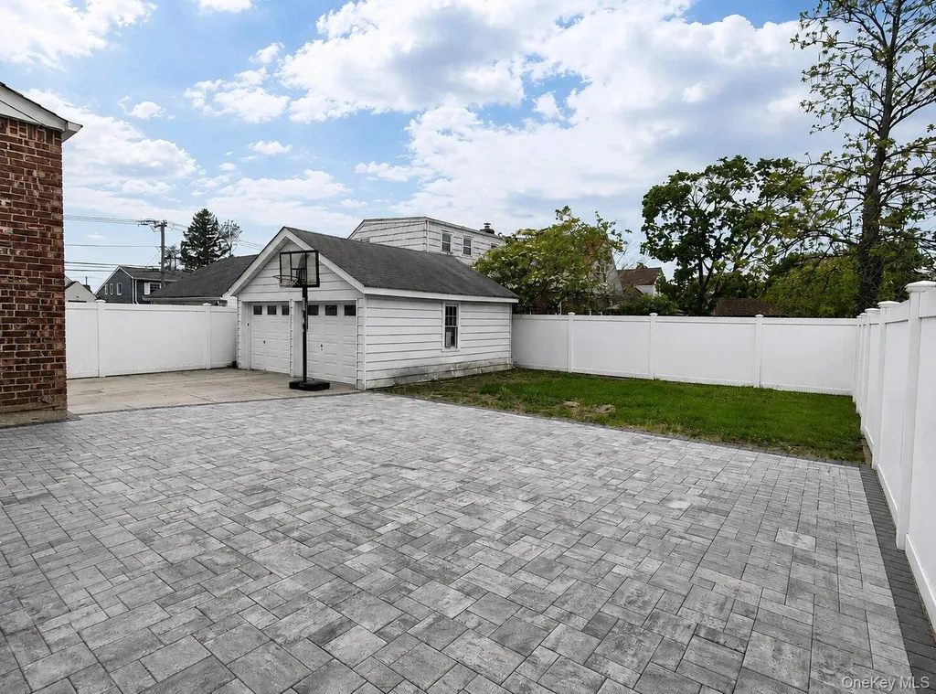 44 Shaw Avenue Valley Stream NY 11580