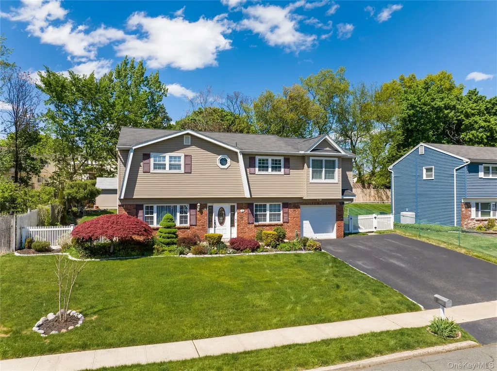 18 Valley Drive Nanuet NY 10954