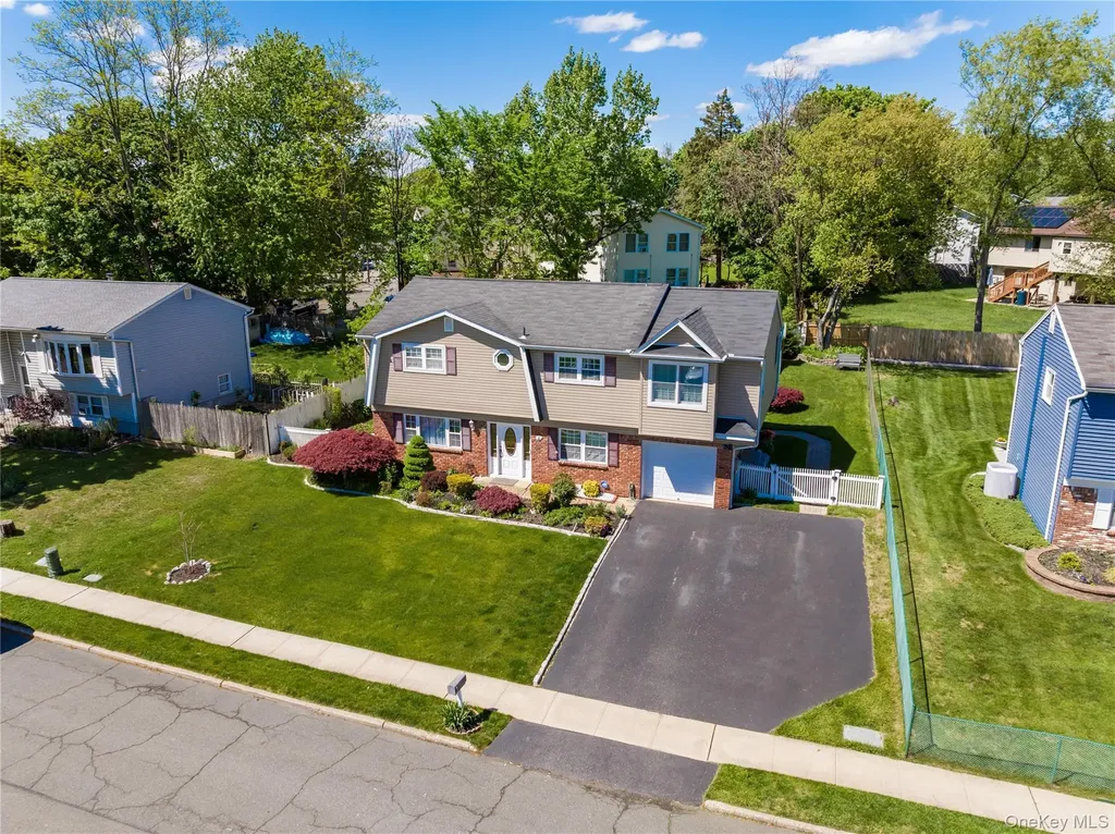 18 Valley Drive Nanuet NY 10954