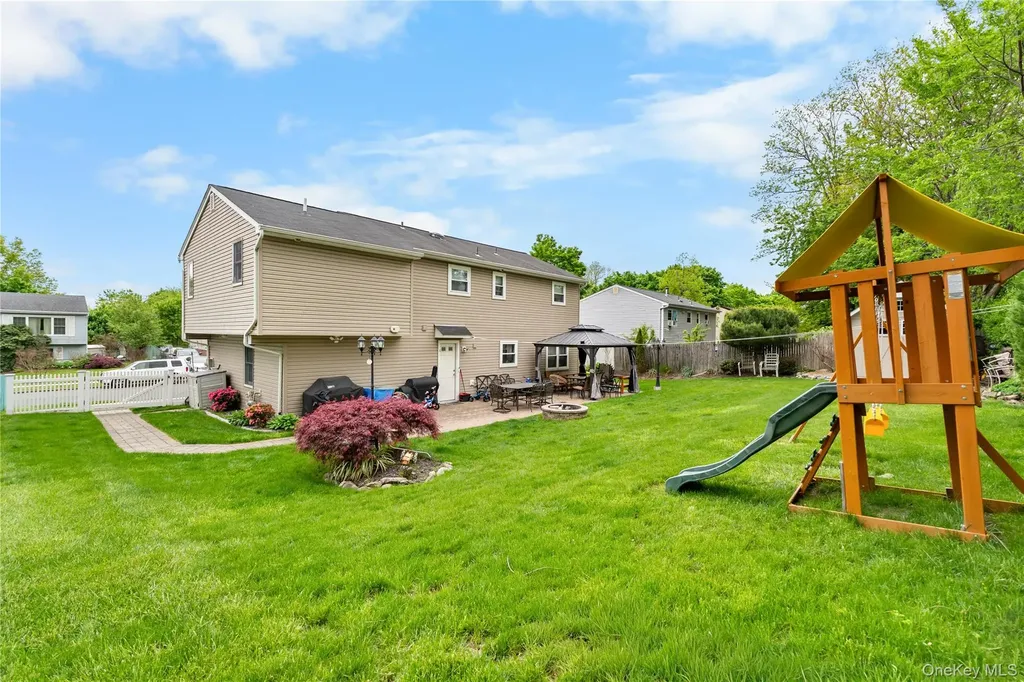 18 Valley Drive Nanuet NY 10954