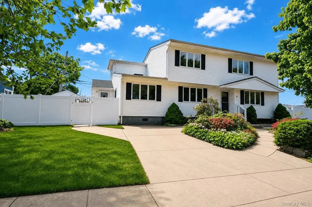 25 Whitetail Lane Commack NY 11725