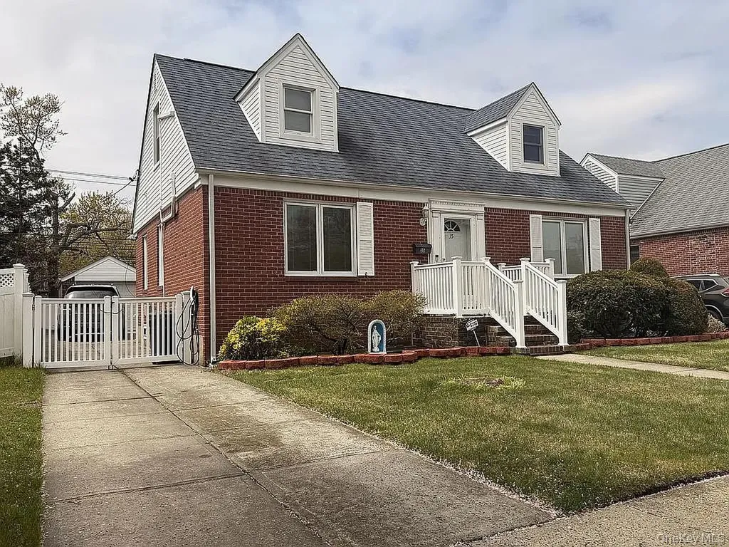 35 Rose Lane New Hyde Park NY 11040