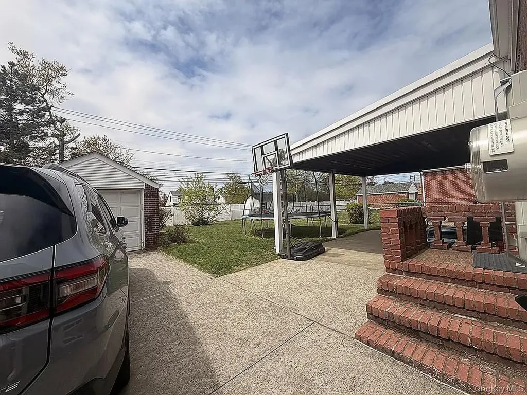 35 Rose Lane New Hyde Park NY 11040