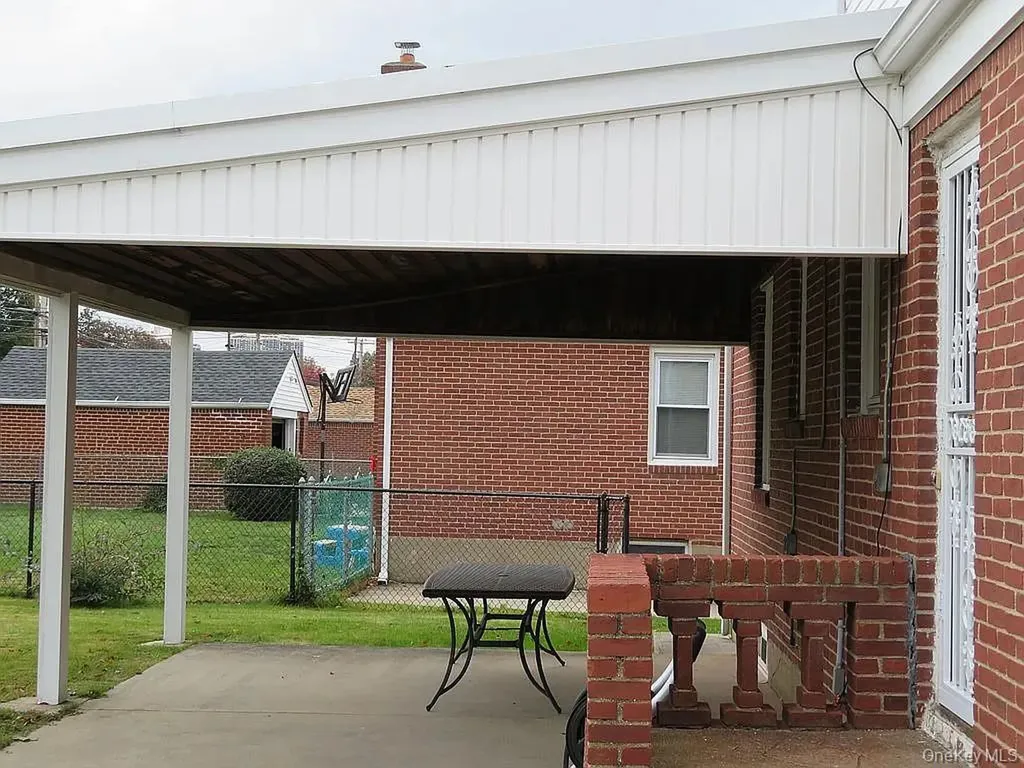 35 Rose Lane New Hyde Park NY 11040