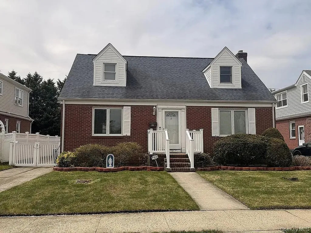 35 Rose Lane New Hyde Park NY 11040