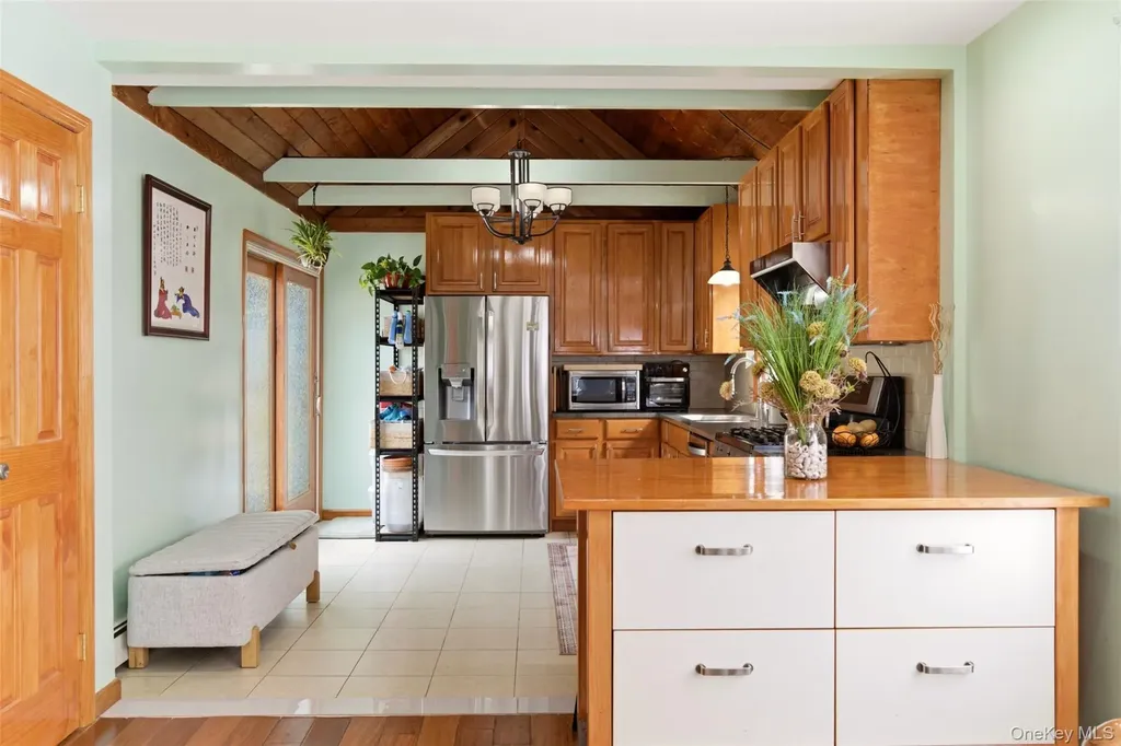 319 38th Road Douglaston NY 11363