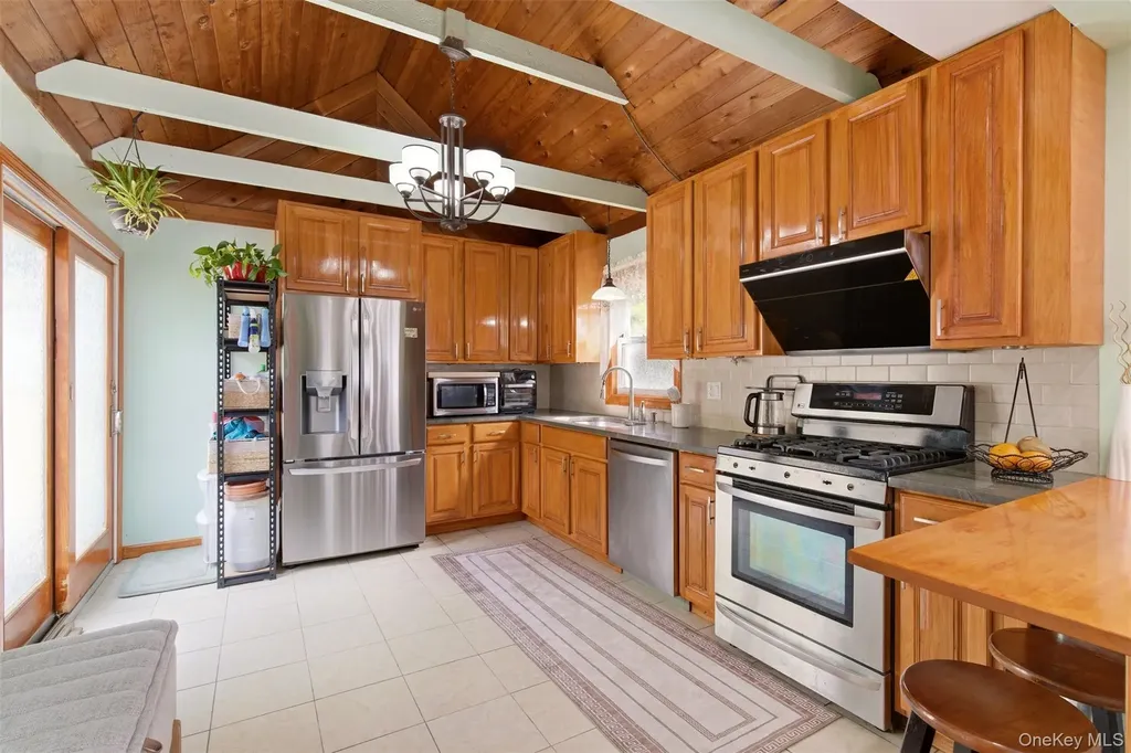 319 38th Road Douglaston NY 11363