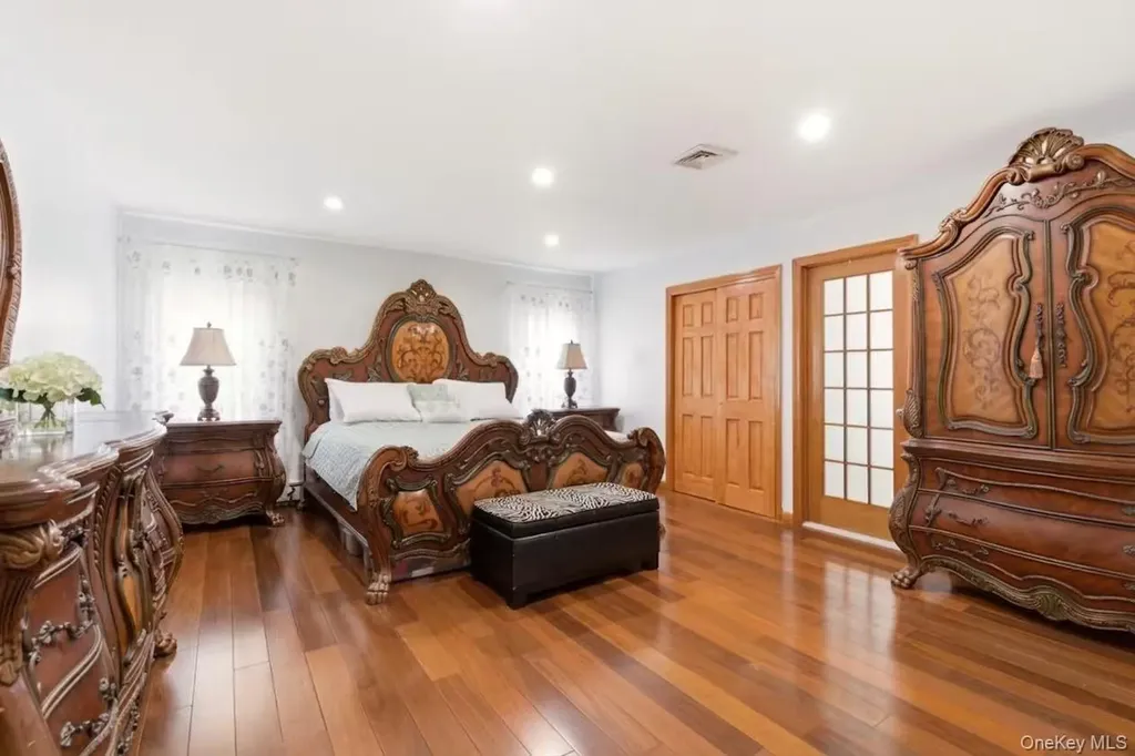 319 38th Road Douglaston NY 11363