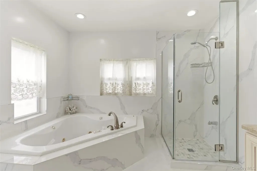 319 38th Road Douglaston NY 11363