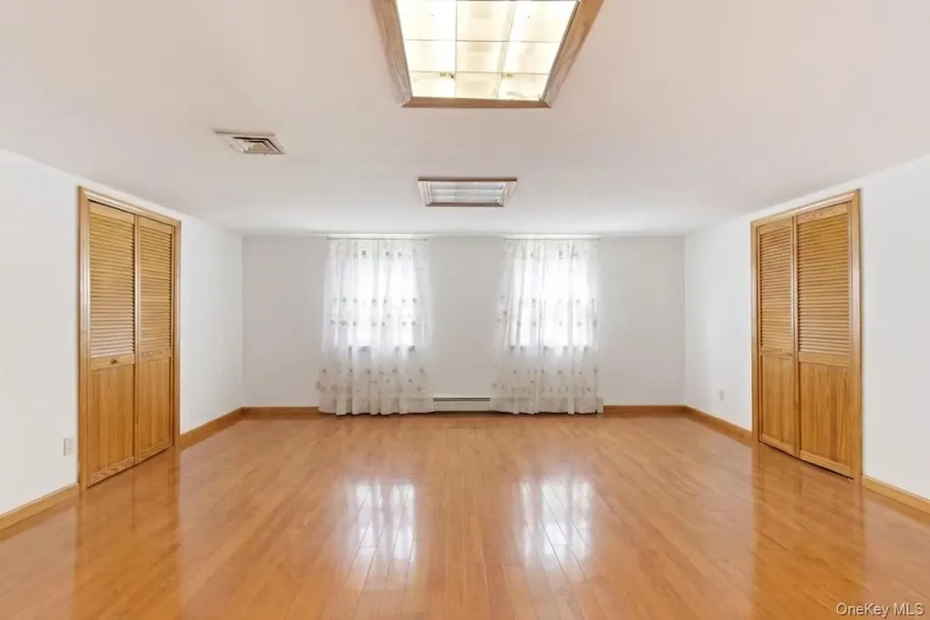 319 38th Road Douglaston NY 11363