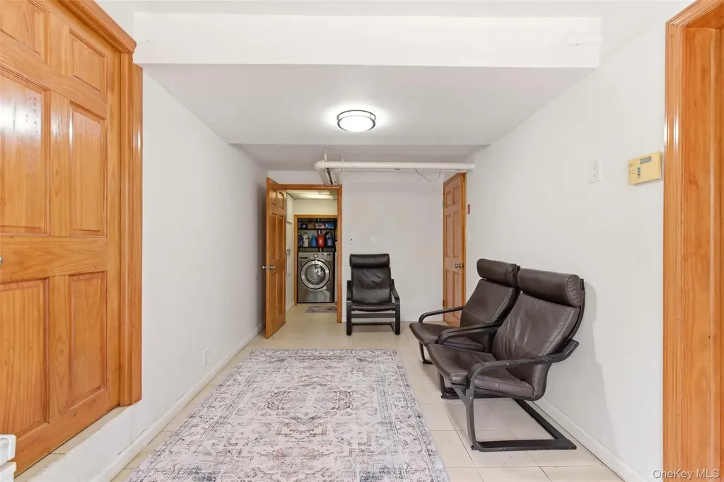 319 38th Road Douglaston NY 11363