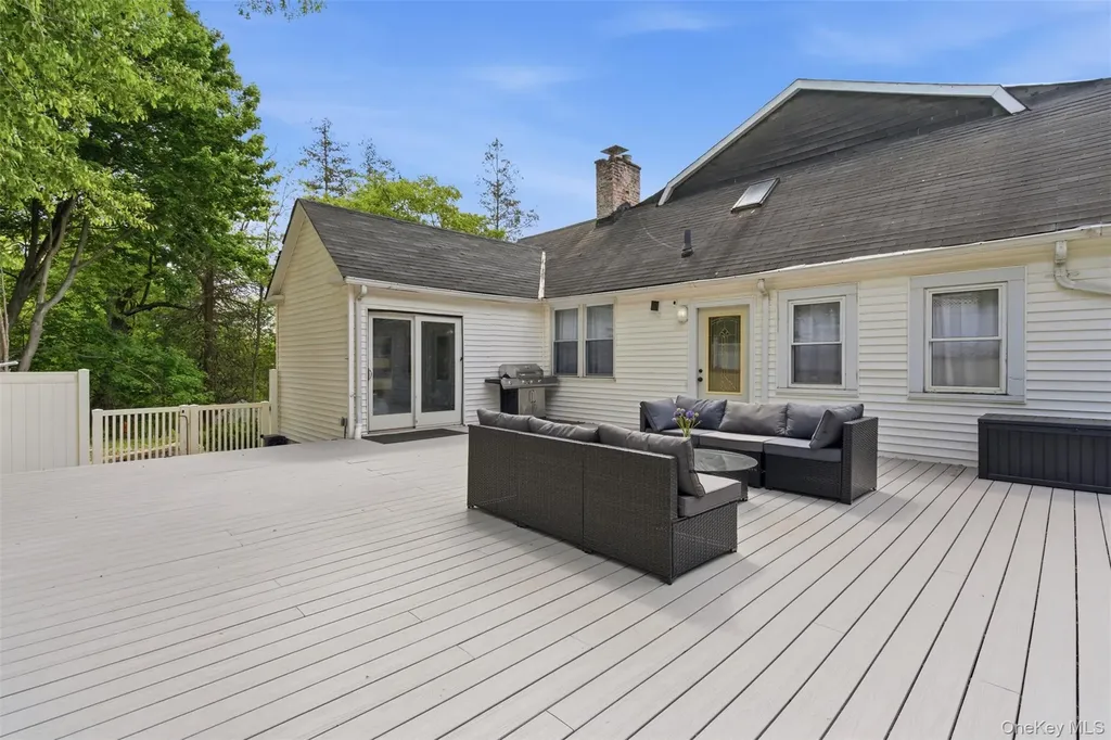 319 38th Road Douglaston NY 11363