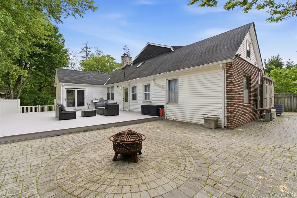 319 38th Road Douglaston NY 11363