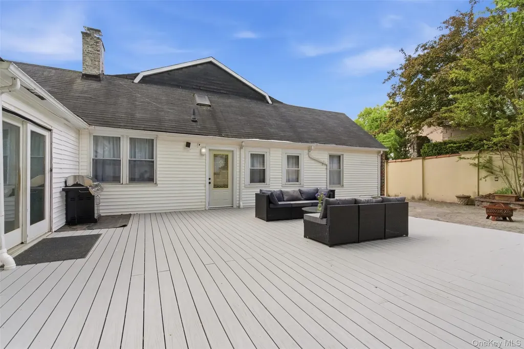 319 38th Road Douglaston NY 11363