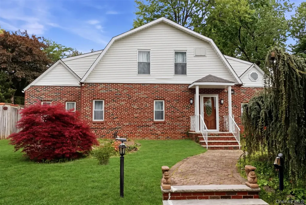 319 38th Road Douglaston NY 11363