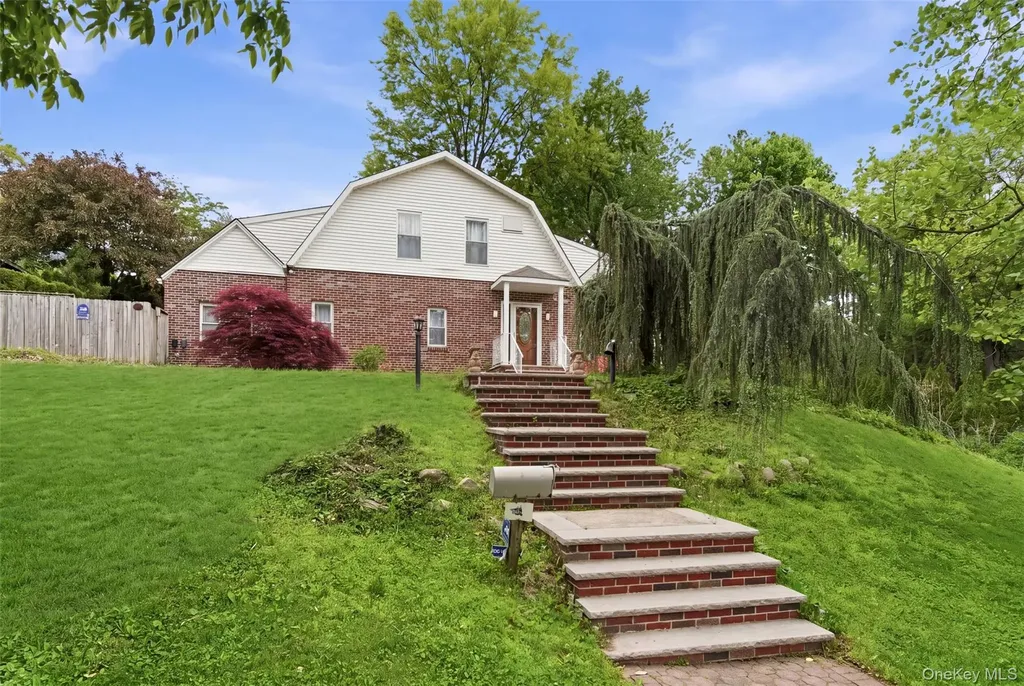319 38th Road Douglaston NY 11363
