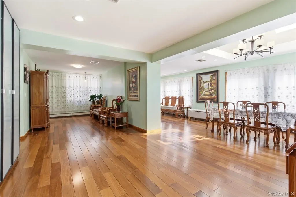 319 38th Road Douglaston NY 11363