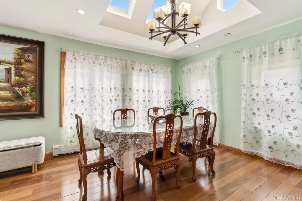 319 38th Road Douglaston NY 11363