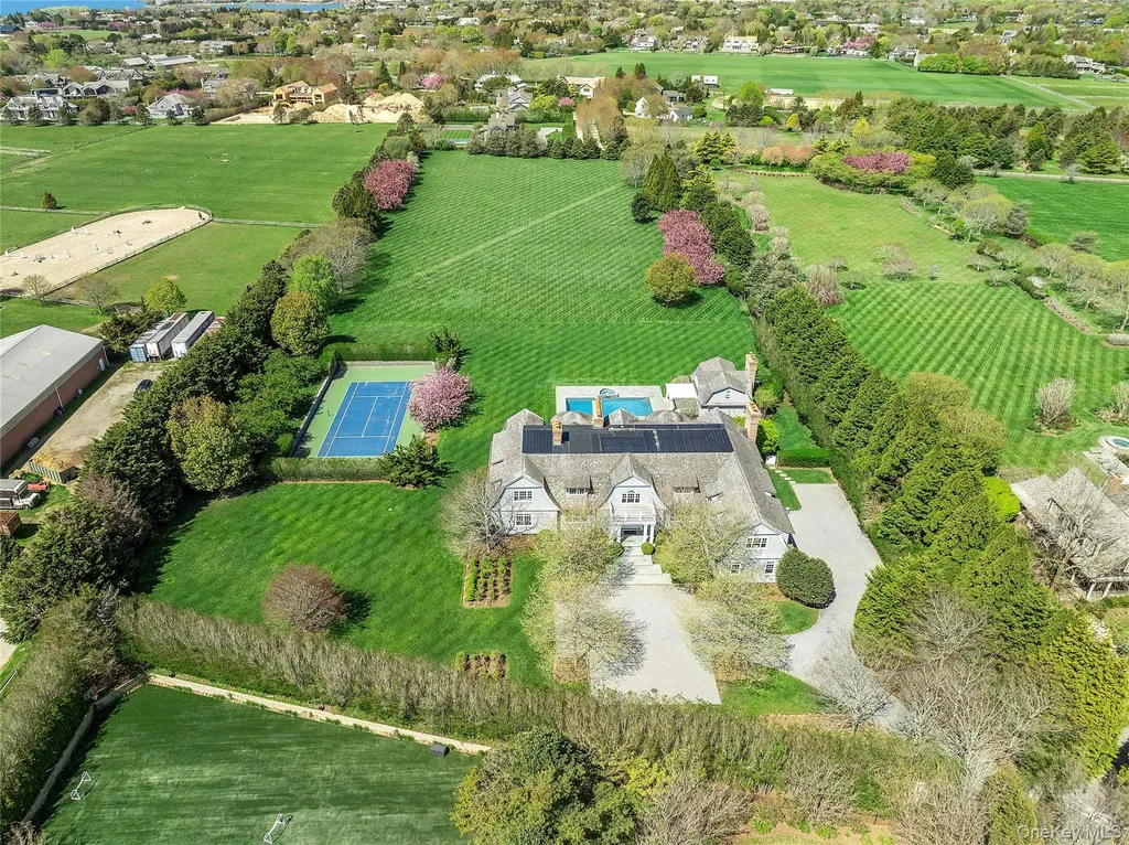 672 Halsey Lane Water Mill NY 11932