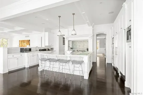 672 Halsey Lane Water Mill NY 11932