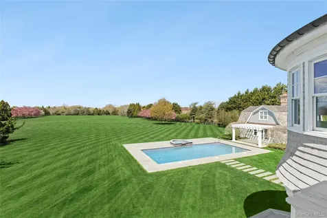 672 Halsey Lane Water Mill NY 11932