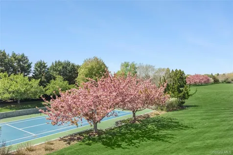 672 Halsey Lane Water Mill NY 11932