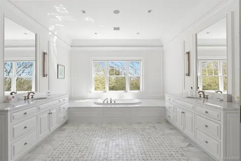 672 Halsey Lane Water Mill NY 11932