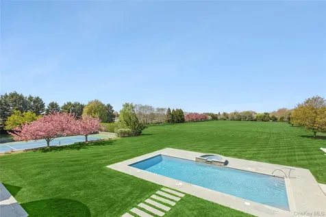 672 Halsey Lane Water Mill NY 11932