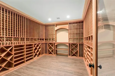 672 Halsey Lane Water Mill NY 11932