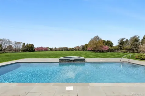 672 Halsey Lane Water Mill NY 11932