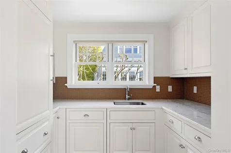 672 Halsey Lane Water Mill NY 11932