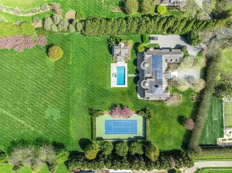 672 Halsey Lane Water Mill NY 11932