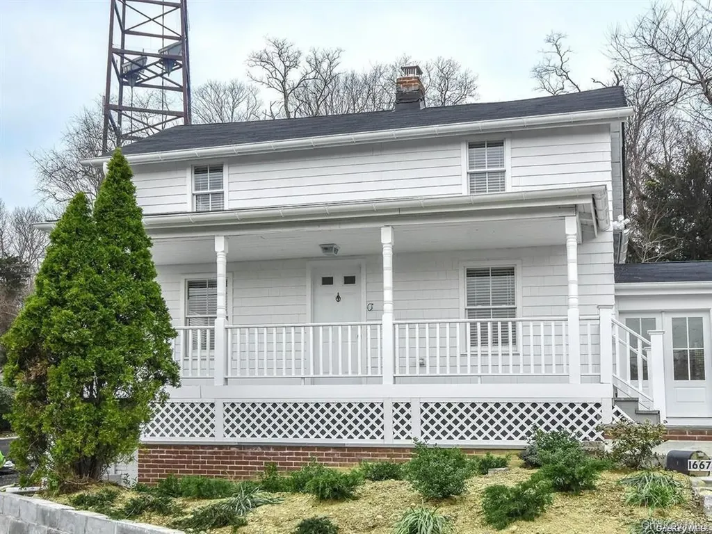 1667A Northern Boulevard Roslyn NY 11576