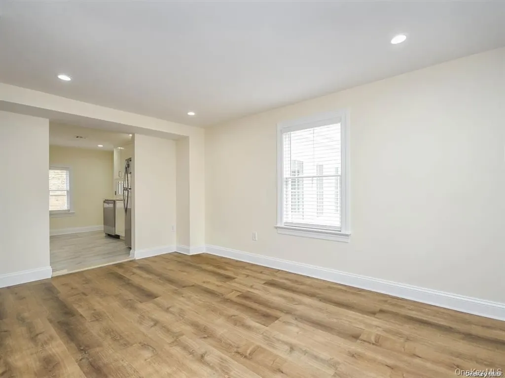 1667A Northern Boulevard Roslyn NY 11576