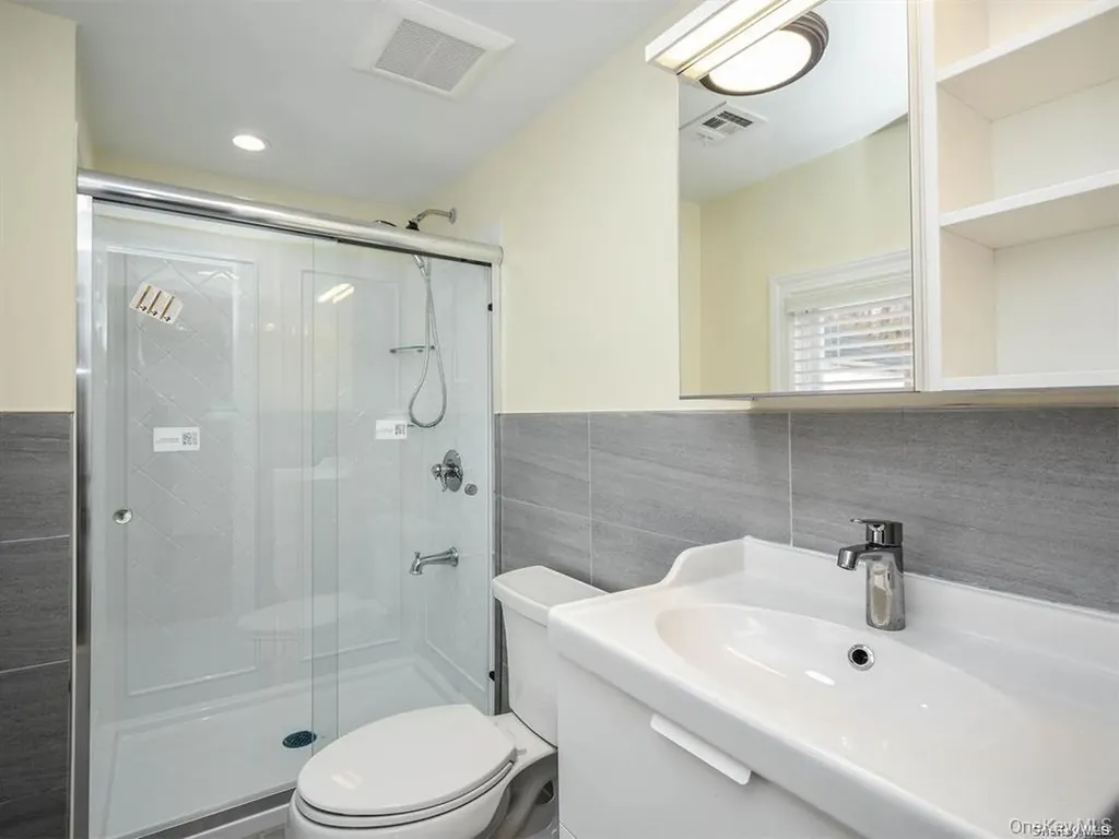 1667A Northern Boulevard Roslyn NY 11576