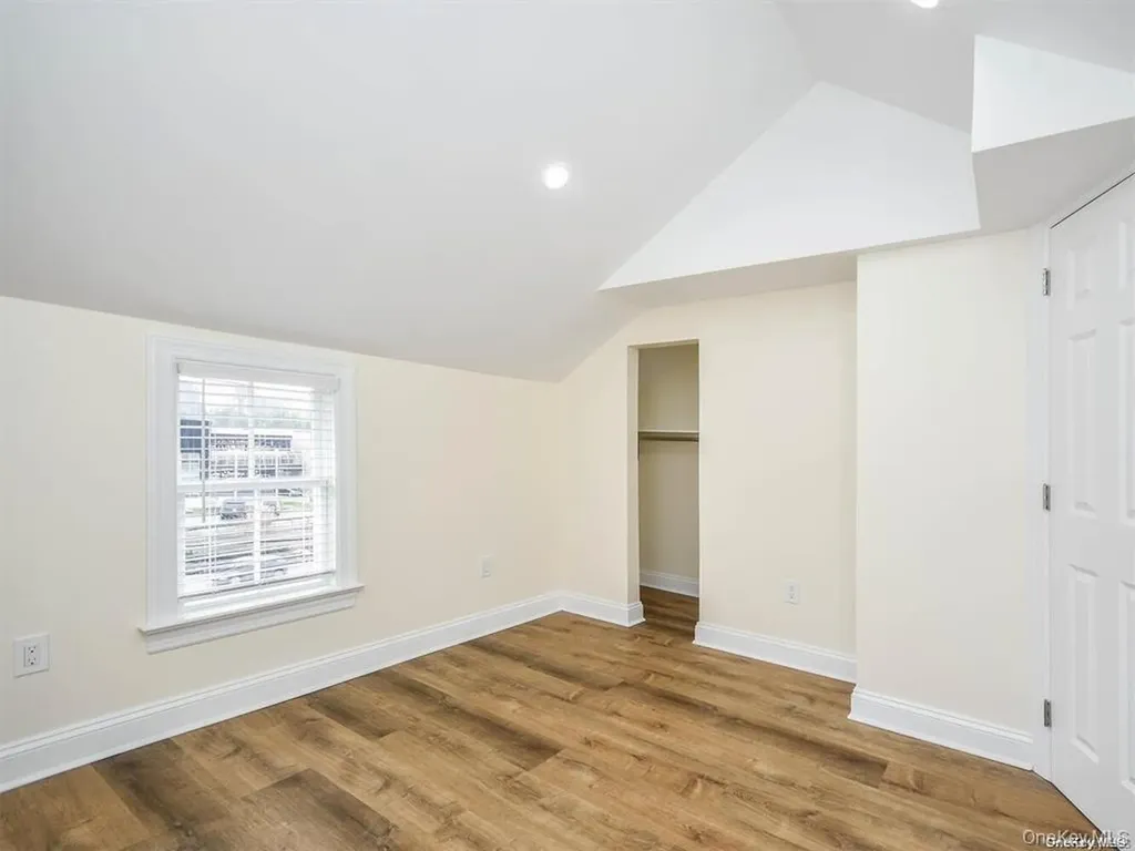 1667A Northern Boulevard Roslyn NY 11576