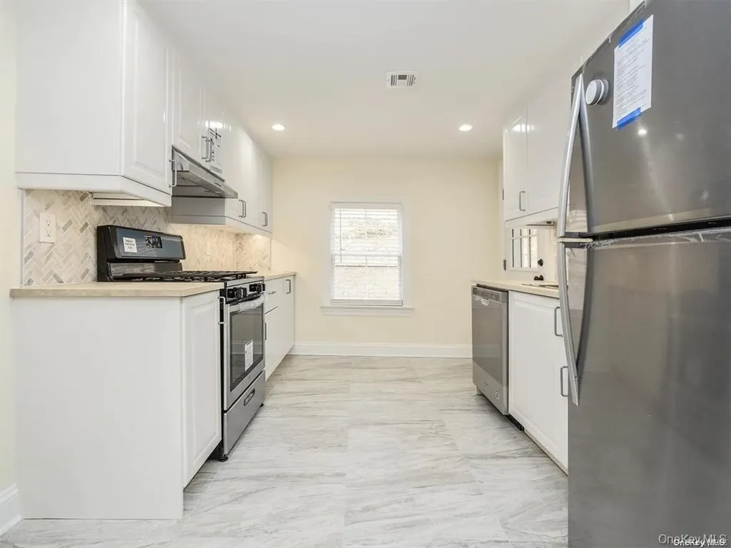 1667A Northern Boulevard Roslyn NY 11576