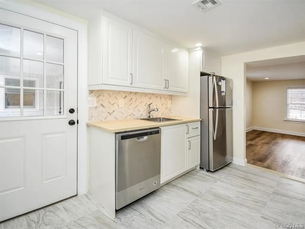 1667A Northern Boulevard Roslyn NY 11576